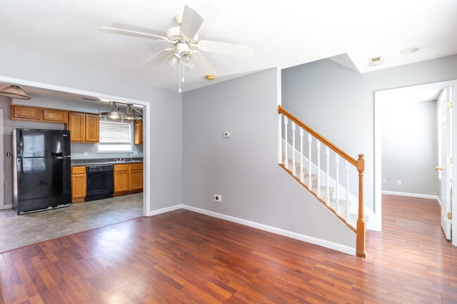 Building Photo - 913 Hazelbrook Way