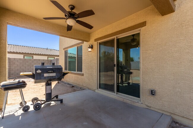 Building Photo - 25548 W Euclid Ave