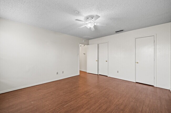 Building Photo - Half off first full months rent/Convenient to SPC/Tech and Med Community