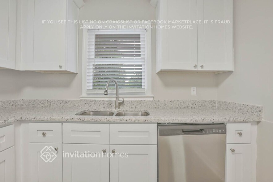 Building Photo - 2859 Monterey Dr