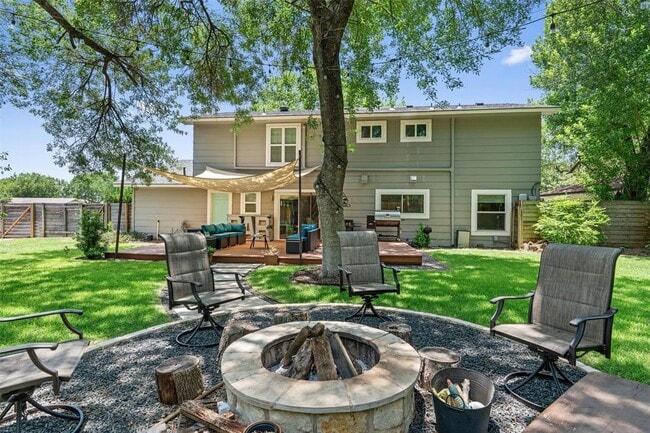 Building Photo - 3112 Val Dr