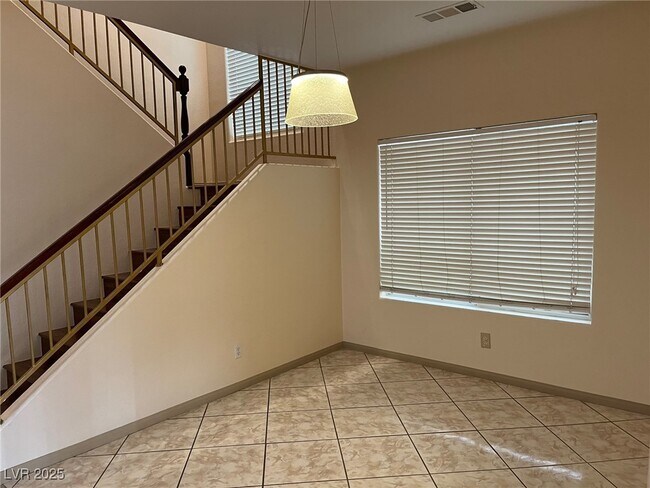 Building Photo - 5764 Yellowcrest Ct
