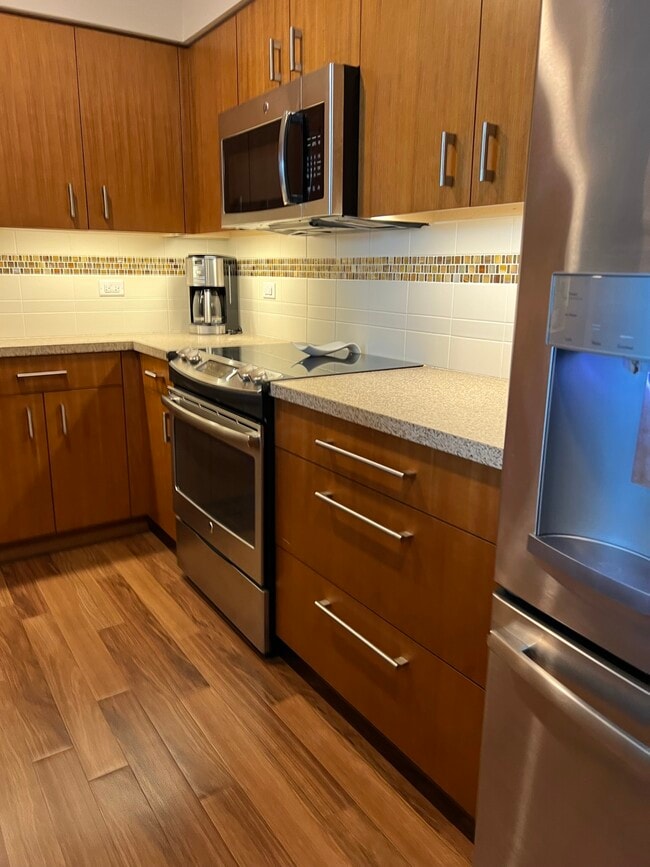 Building Photo - 555 South St