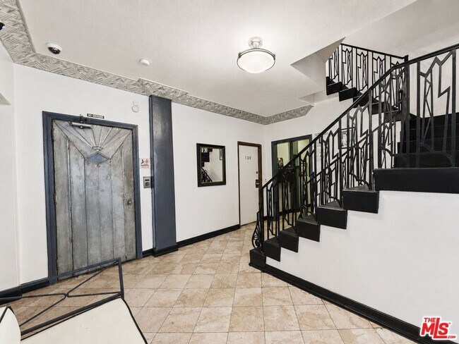 Building Photo - 1314 N HAYWORTH Ave