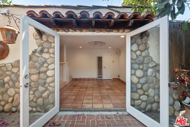 Building Photo - 2347 Glendon Ave