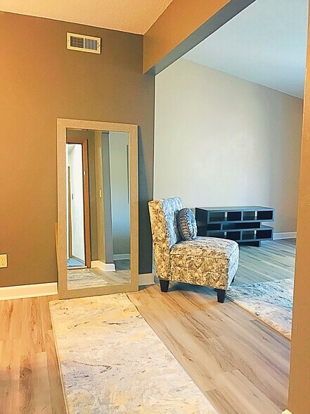 Building Photo - 1307 Condo Dr