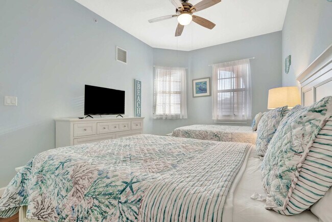 Building Photo - 530 S Gulfview Blvd