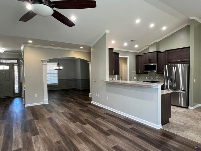 Building Photo - 210 Hearthwood Dr