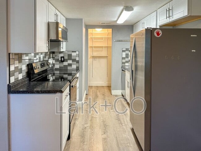 Building Photo - 1205 S Wheeling Way