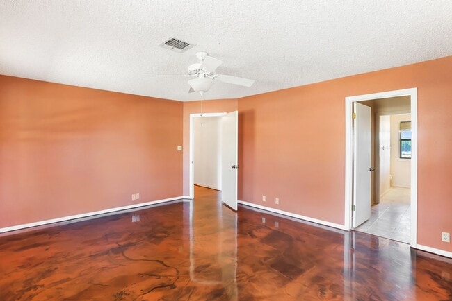 Building Photo - Hill Country Retreat