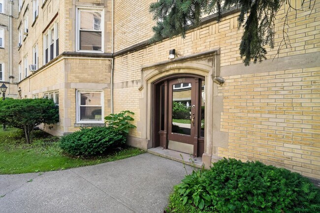 Building Photo - 7019 S Merrill Ave