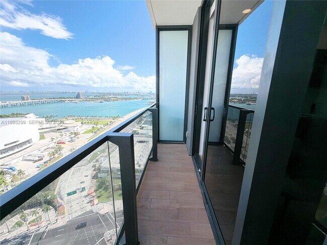 Building Photo - 398 NE 5th St