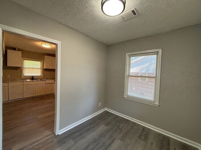 Building Photo - New On the Market!