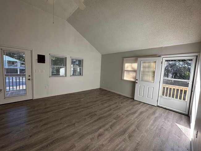 Building Photo - Centrally located home at Milepost 6