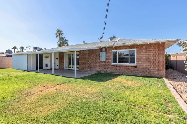 Building Photo - Terrific Old Town Scottsdale Rental!