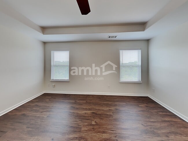Building Photo - 216 Leland Ln