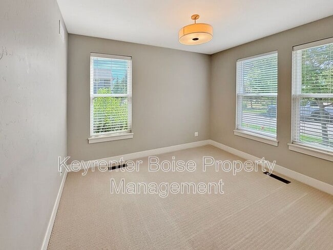 Building Photo - 2784 S Trailwood Way