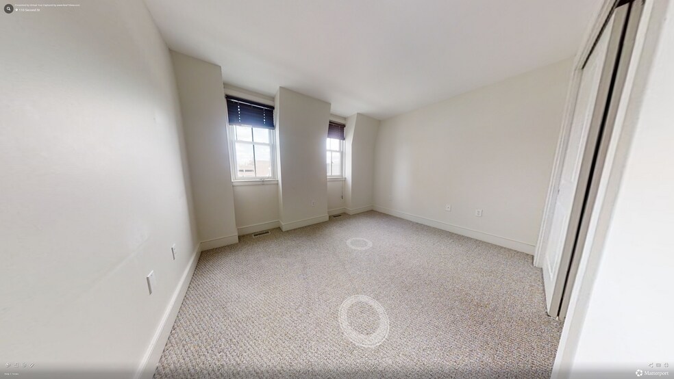 Building Photo - 10 2nd St