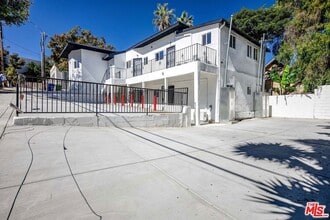 Building Photo - 146 Witmer St