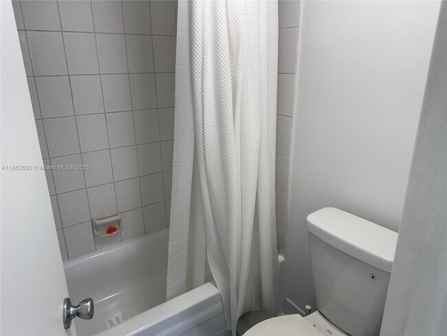Building Photo - 3113 S Ocean Dr