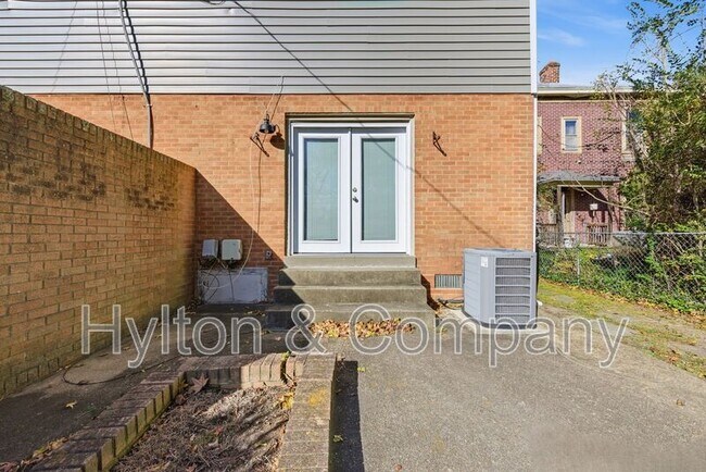 Building Photo - 3203 Delaware Ave