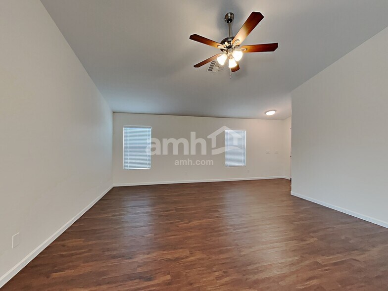 Building Photo - 14920 N 172nd Ln