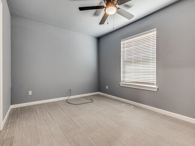 Building Photo - 14008 Gateway Dr