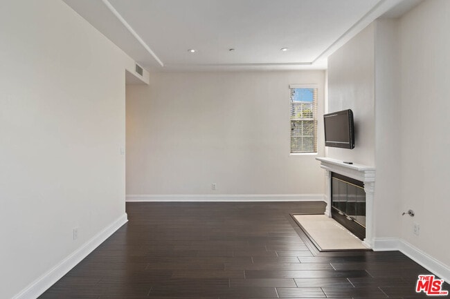 Building Photo - 1875 S Beverly Glen Blvd