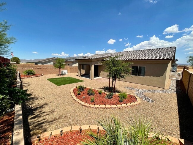 Building Photo - Beautiful 3 Bedroom Home in Gated Community!