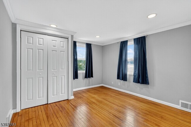 Building Photo - 128 South Ave