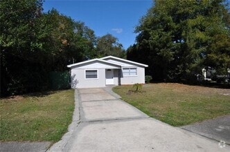 Building Photo - 1702 Holly Rd