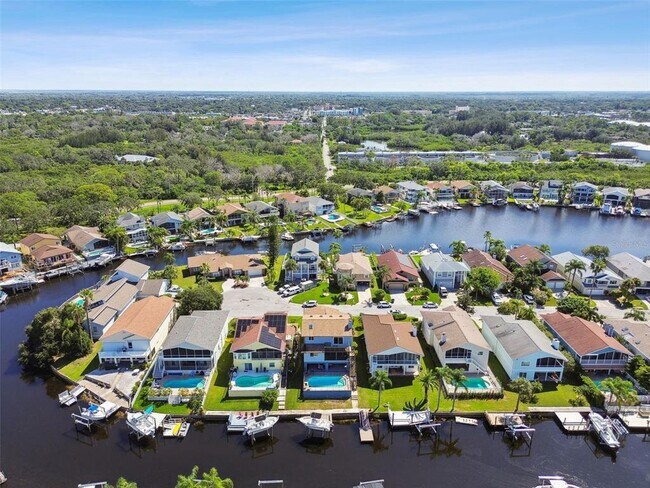 Building Photo - 6241 Bayside Dr