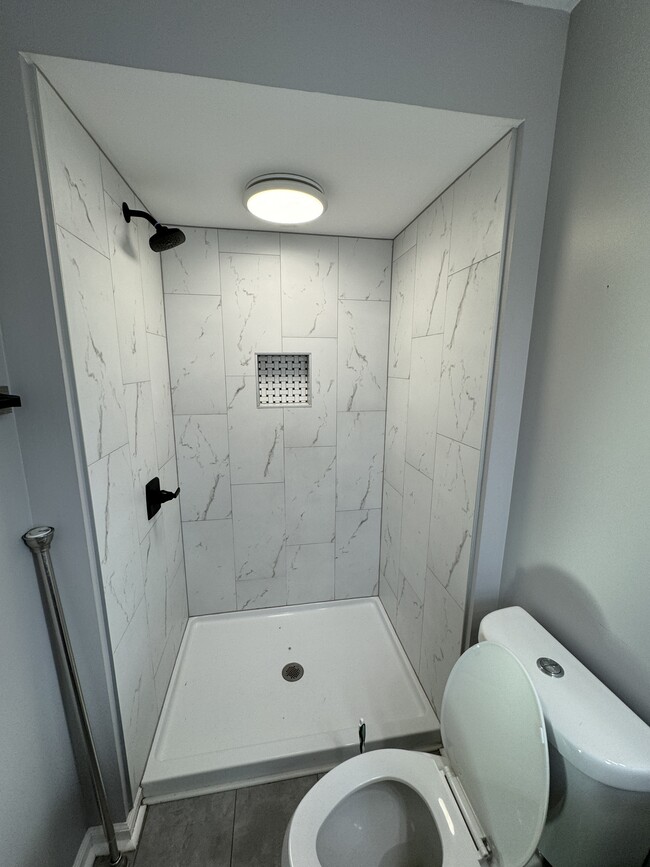 Building Photo - 454 Colford Ave