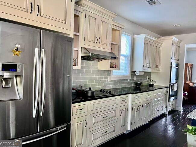 Building Photo - 303 Evesham Ave