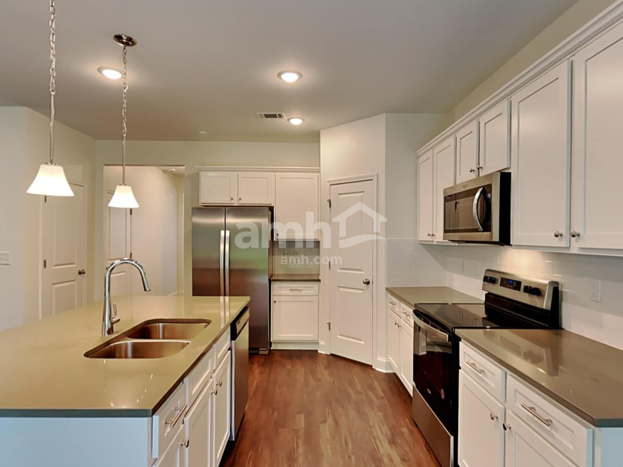 Building Photo - 3820 Chivalry Dr