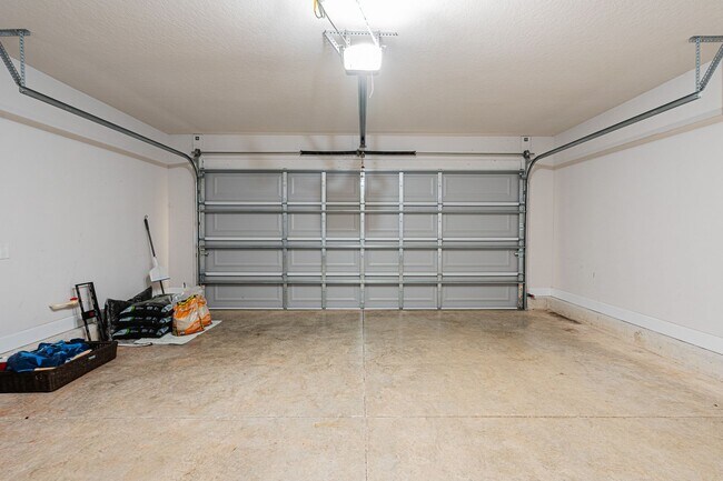 Building Photo - Beautiful 4-Bedroom Home in Palm Coast – B...
