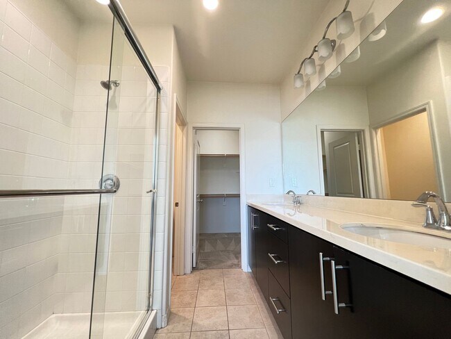 Building Photo - Wonderful 3 Bedroom 3 Bathroom Anaheim Condo in Gated Community