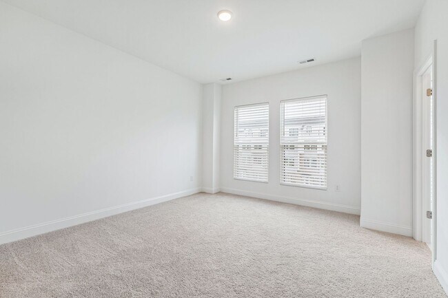 Building Photo - Stunning 4-Bedroom Home for Rent in Prime Cary Location!