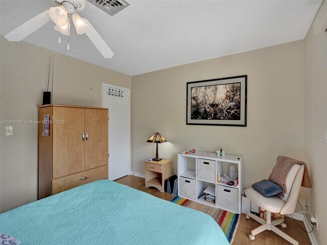 Building Photo - 8662 Bridle Path Ct