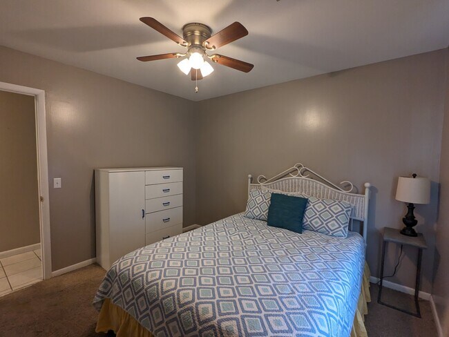 Building Photo - 804 Mixon Dr