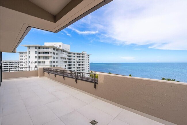 Building Photo - 251 Crandon Blvd
