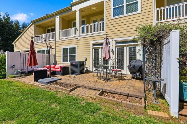 Building Photo - 4008 La Crema Dr