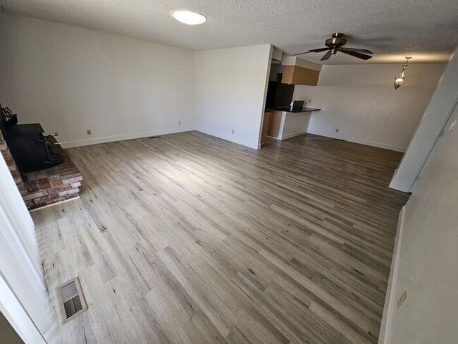 Building Photo - 3 Bedroom 2 Bath 2 Car Garage home in the ...