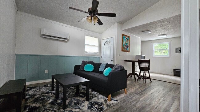 Building Photo - Grdyn House