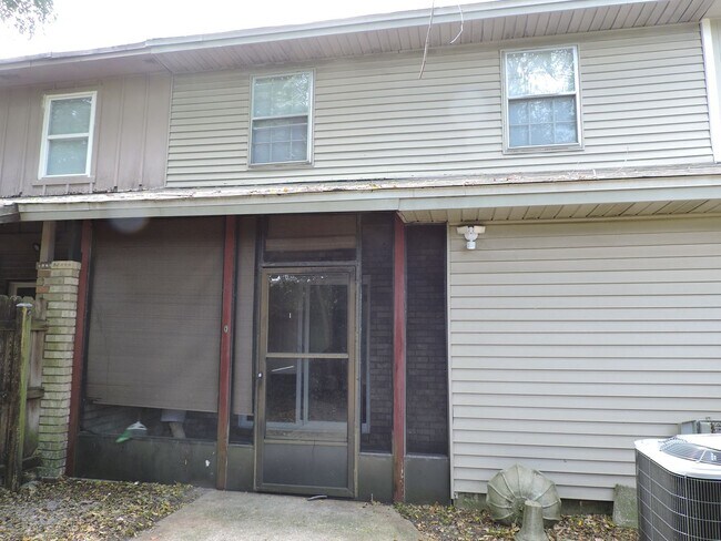 Building Photo - Convenient westside location!