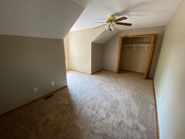 Building Photo - Great West Central Location