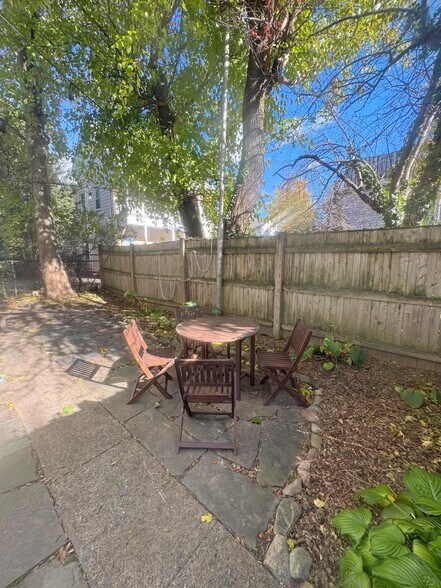 Building Photo - 11 Belmont Sq