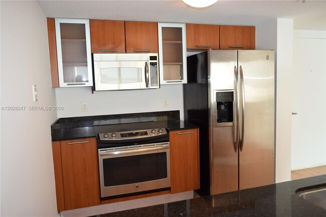 Building Photo - 1800 N Bayshore Dr