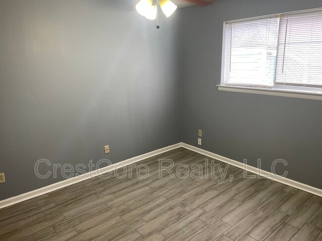 Building Photo - 21 Diana St