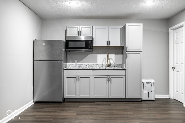 Building Photo - 7533 Prairie View Dr